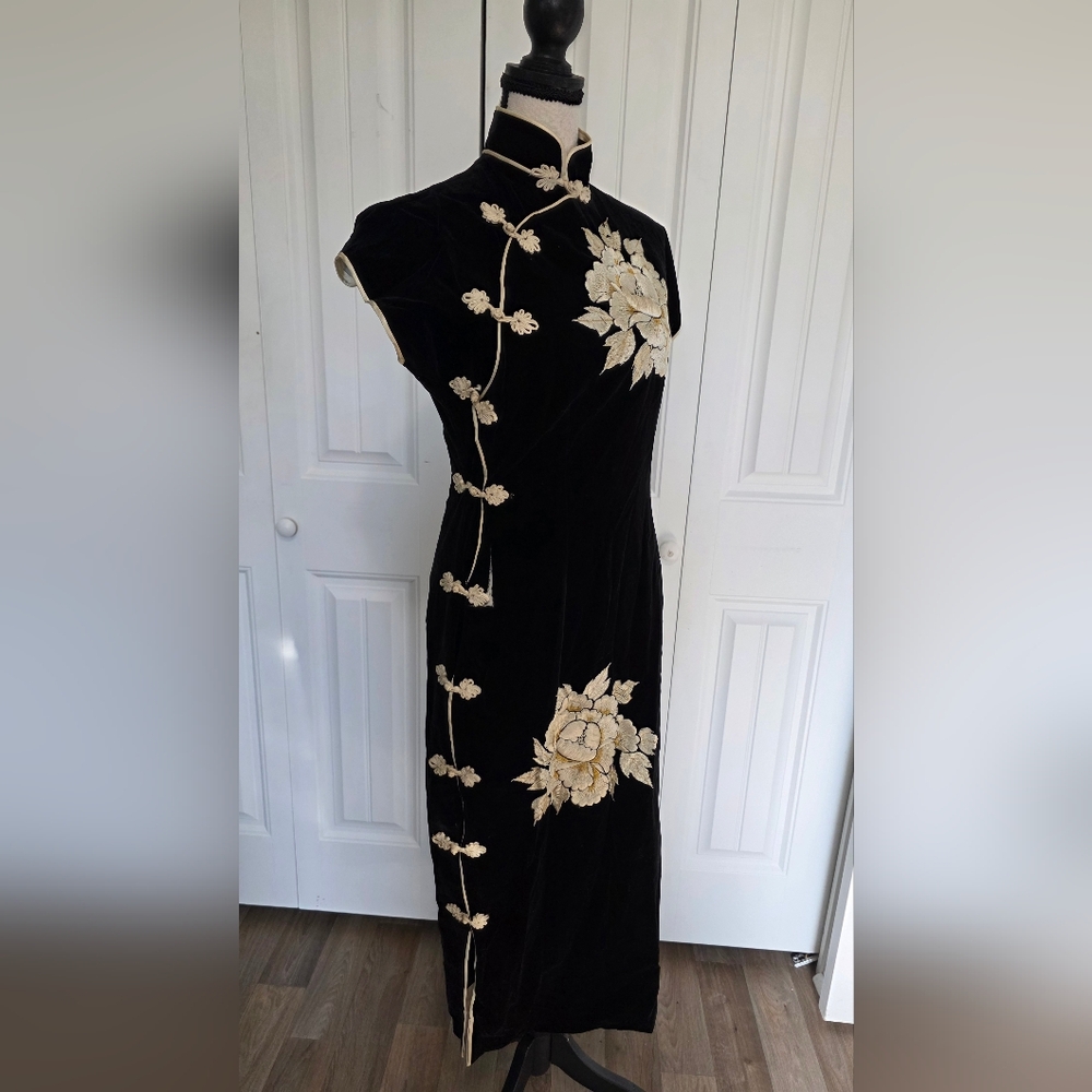 Elegant Black and Cream Floral Dress
